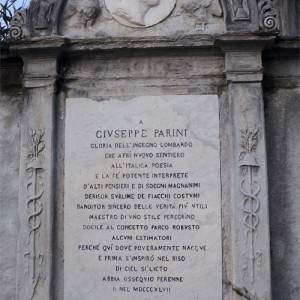 Monumento Parini in Piazza Vittoria